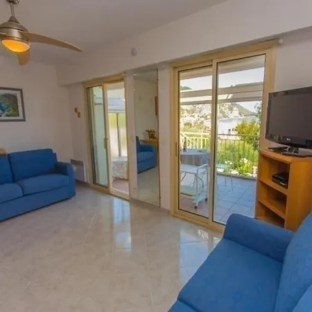 Studio Avec Terrasse Jardinet Garage Piscine 1 Appartement *