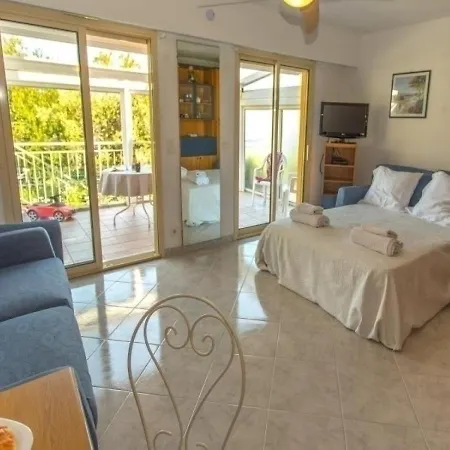 Studio Avec Terrasse Jardinet Garage Piscine 1 *